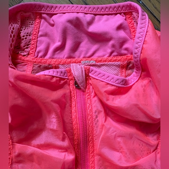 Lululemon Run: Wild Jacket - Picture 6 of 11